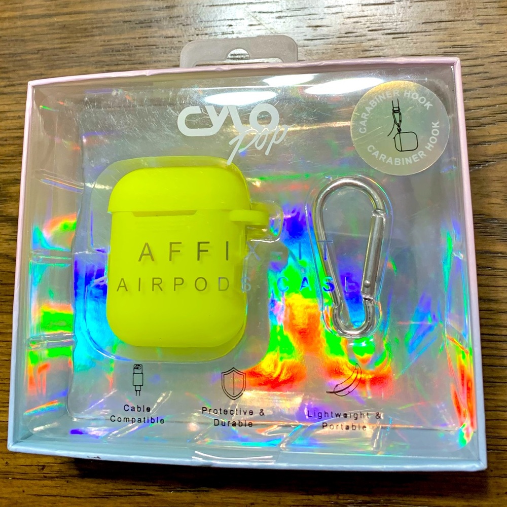 Cylo AirPods Case included carabiner hook